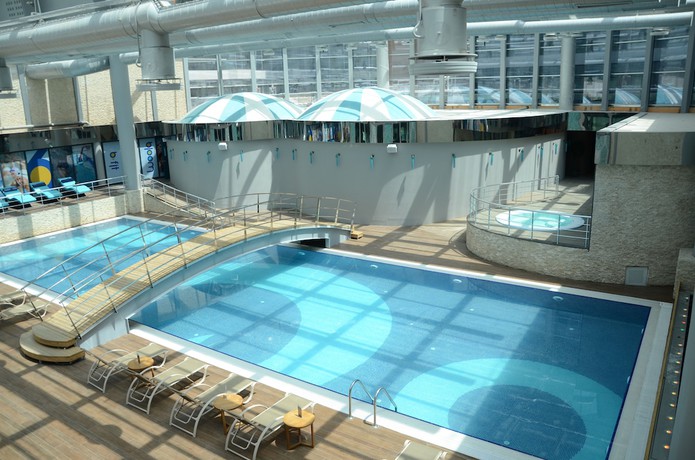 Imagen de la piscina del Hotel Mercure Istanbul West and Convention Center. Foto 20