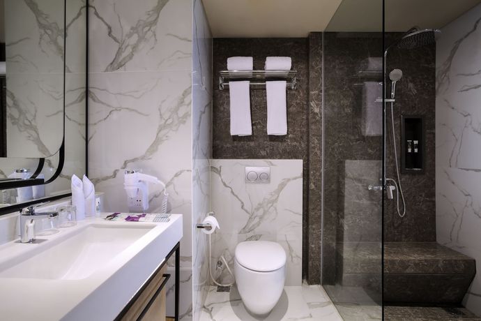 Imagen de la habitación del Hotel Mercure Jakarta Batavia. Foto 7