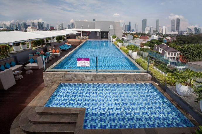Imagen de la piscina del Hotel Mercure Jakarta Cikini. Foto 18