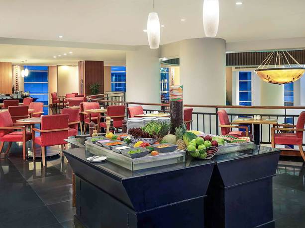 Imagen del bar/restaurante del Hotel Mercure Jakarta Kota. Foto 2