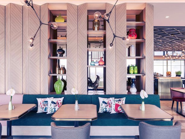 Imagen del bar/restaurante del Hotel Mercure Jakarta Pantai Indah Kapuk. Foto 2