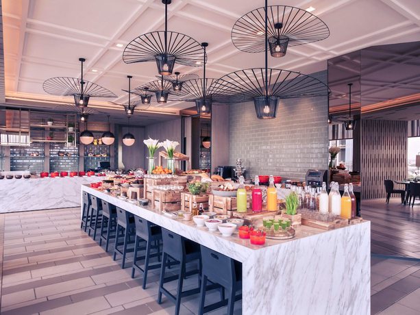 Imagen del bar/restaurante del Hotel Mercure Jakarta Pantai Indah Kapuk. Foto 3