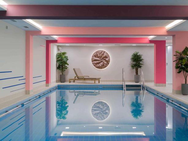 Imagen de la piscina del Hotel Mercure K&ouml;ln Belfortstra&szlig;e. Foto 18