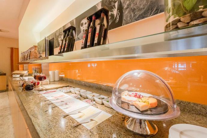 Imagen del bar/restaurante del Hotel Mercure K&ouml;ln City Friesenstra&szlig;e. Foto 8