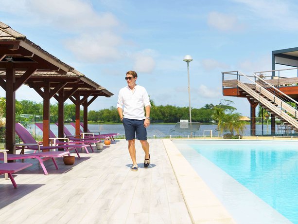 Imagen de la piscina del Hotel Mercure Kourou Ariatel. Foto 19