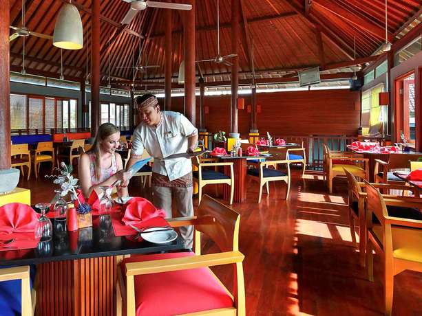 Imagen del bar/restaurante del Hotel Mercure Kuta Bali. Foto 7