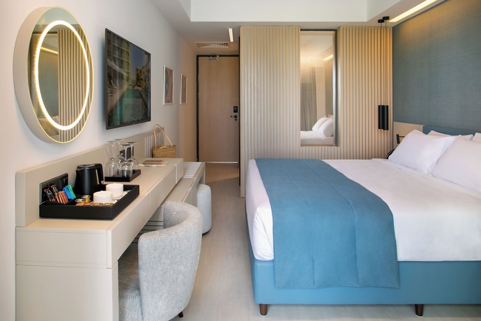 Imagen de la habitación del Hotel Mercure Larnaca Beach Resort. Foto 7