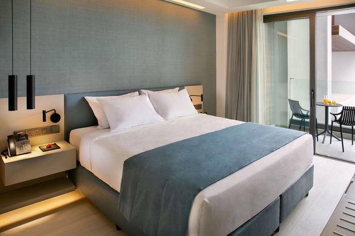 Imagen de la habitación del Hotel Mercure Larnaca Beach Resort. Foto 10