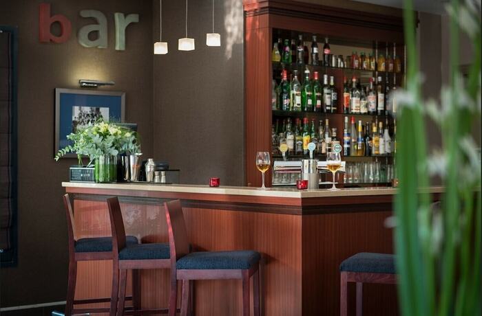 Imagen del bar/restaurante del Hotel Mercure Le Plessis Robinson. Foto 2