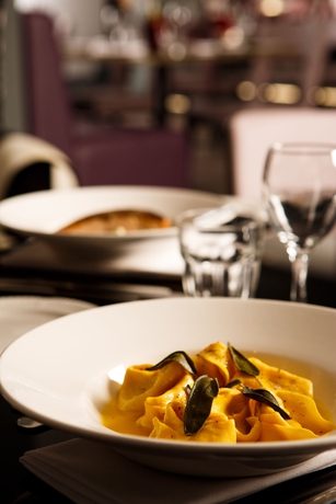 Imagen del bar/restaurante del Hotel Mercure Leicester The Grand. Foto 6