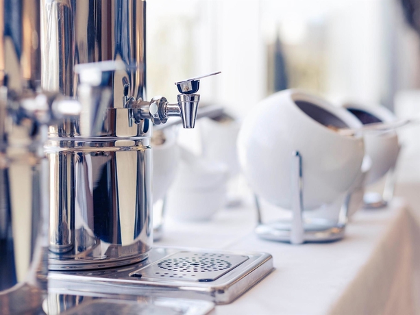 Imagen del bar/restaurante del Hotel Mercure Lisboa Almada. Foto 5