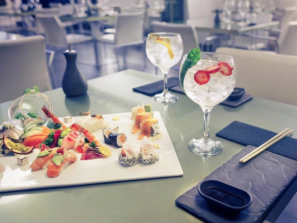 Imagen del bar/restaurante del Hotel Mercure Lisboa Almada. Foto 7