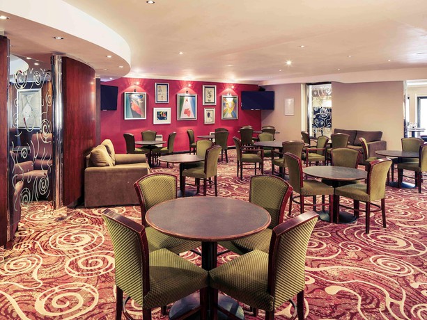 Imagen del bar/restaurante del Hotel Mercure Livingston. Foto 2