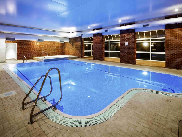 Imagen de la piscina del Hotel Mercure London Watford. Foto 16