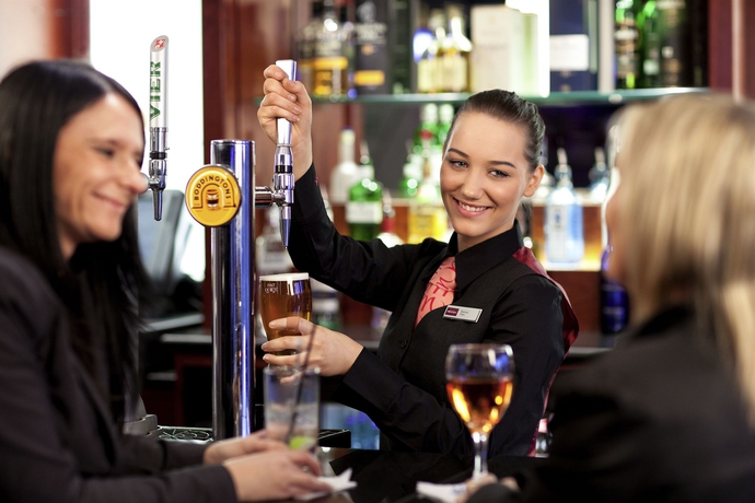 Imagen del bar/restaurante del Hotel Mercure London Watford. Foto 4