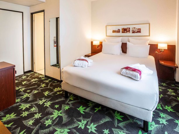 Imagen de la habitación del Hotel Mercure Lourdes Imperial. Foto 7