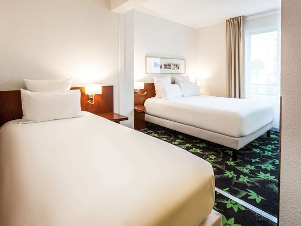 Imagen de la habitación del Hotel Mercure Lourdes Imperial. Foto 9