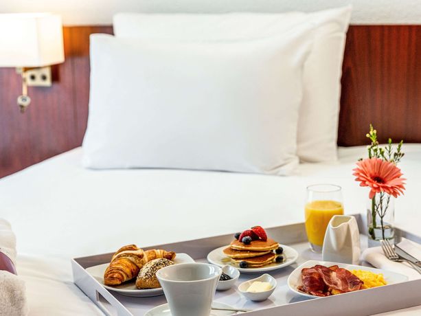 Imagen de la habitación del Hotel Mercure Lourdes Imperial. Foto 15