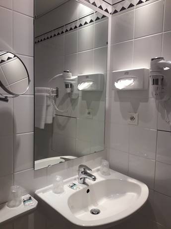 Imagen de la habitación del Hotel Mercure Lourdes Imperial. Foto 19