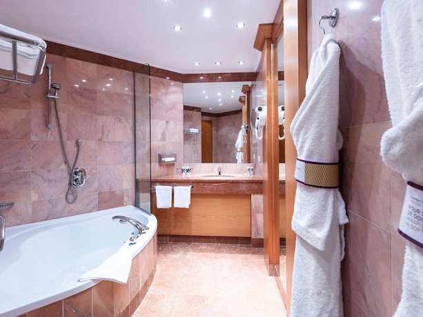 Imagen de la habitación del Hotel Mercure Luxembourg Kikuoka Golf and Spa. Foto 13