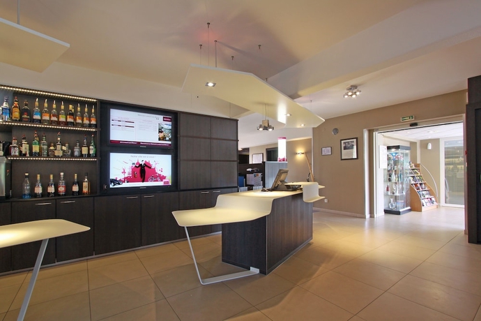 Imagen de los interiores del Hotel Mercure Luxeuil Les Bains Hexagone. Foto 19