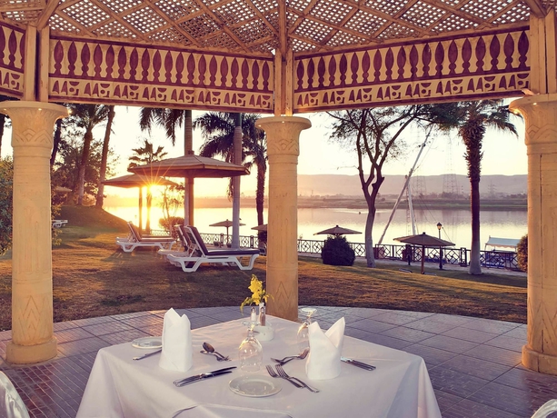 Imagen del bar/restaurante del Hotel Mercure Luxor Karnak. Foto 9