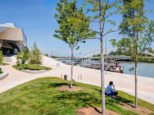 Imagen de los exteriores del Hotel Mercure Lyon Centre Charpennes Parc de la Tête d'Or. Foto 19