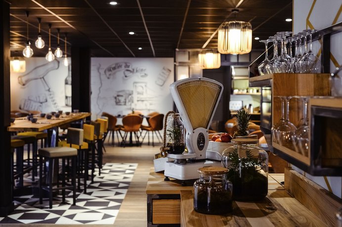 Imagen del bar/restaurante del Hotel Mercure Lyon Est Chaponnay. Foto 3