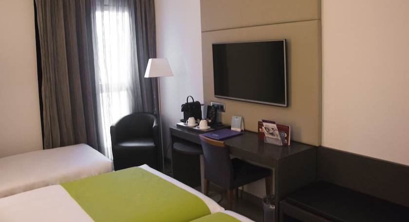 Imagen de la habitación del Hotel Mercure Madrid Centro. Foto 10
