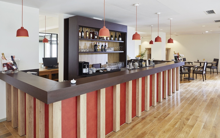 Imagen del bar/restaurante del Hotel Mercure Maintenon. Foto 4
