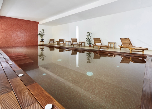 Imagen de la piscina del Hotel Mercure Maintenon. Foto 15