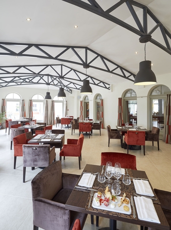 Imagen del bar/restaurante del Hotel Mercure Maintenon. Foto 6