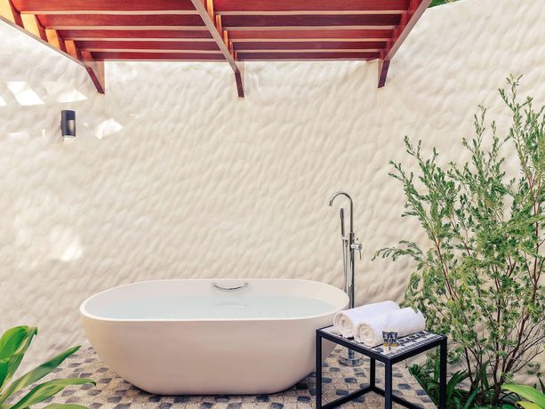 Imagen de la habitación del Hotel Mercure Maldives Kooddoo Resort. Foto 11