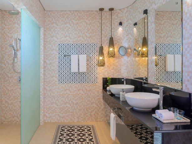 Imagen de la habitación del Hotel Mercure Maldives Kooddoo Resort. Foto 16