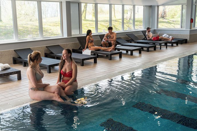 Imagen de la piscina del Hotel Mercure Manchester Norton Grange and Spa. Foto 19