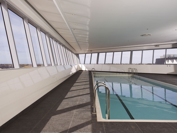 Imagen de la piscina del Hotel Mercure Melbourne Caroline Springs. Foto 16