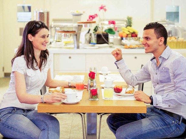 Imagen del bar/restaurante del Hotel Mercure Milano Solari. Foto 3