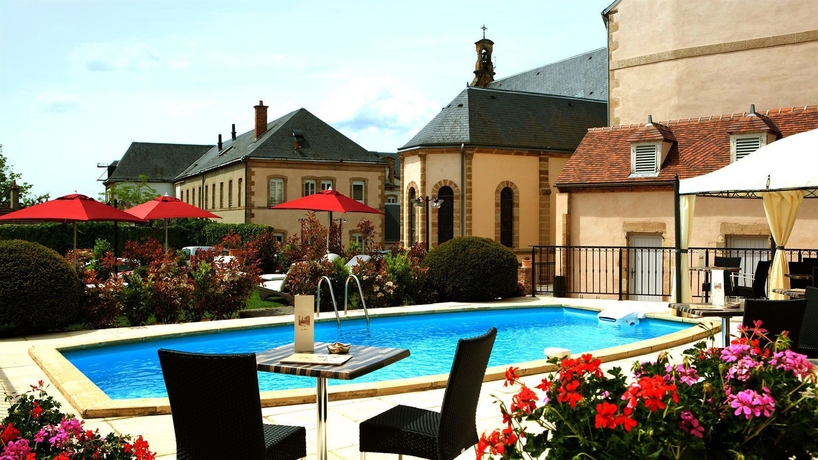 Imagen de la piscina del Hotel Mercure Moulins De Paris. Foto 11