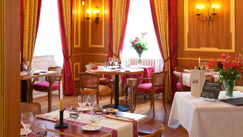 Imagen del bar/restaurante del Hotel Mercure Moulins De Paris. Foto 2