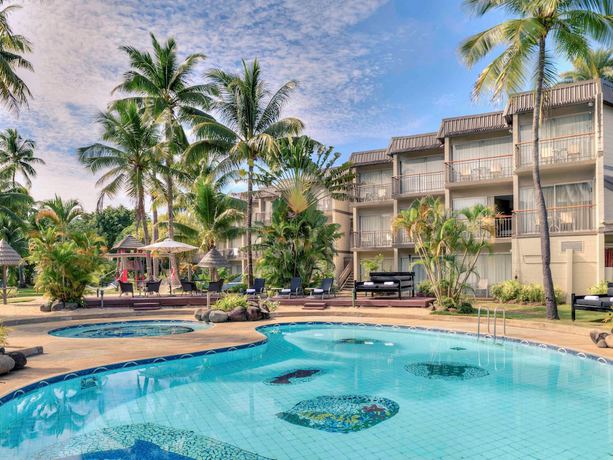 Imagen de la piscina del Hotel Mercure Nadi. Foto 17