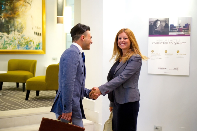 Imagen de los interiores del Hotel Mercure Napoli Centro Angioino. Foto 15