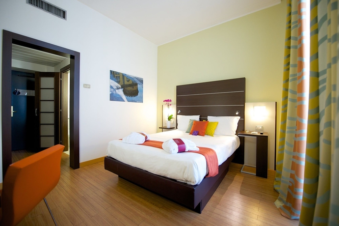 Imagen de la habitación del Hotel Mercure Napoli Centro Angioino. Foto 9
