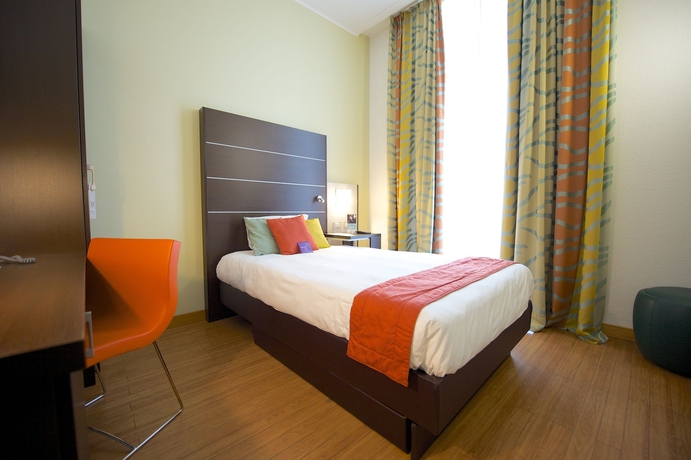 Imagen de la habitación del Hotel Mercure Napoli Centro Angioino. Foto 10