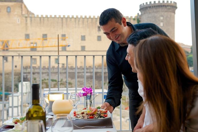 Imagen del bar/restaurante del Hotel Mercure Napoli Centro Angioino. Foto 6