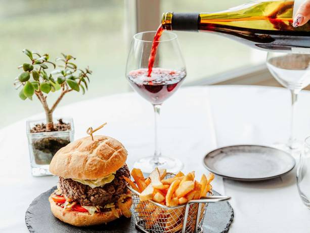 Imagen del bar/restaurante del Hotel Mercure Nevers Pont De Loire. Foto 5