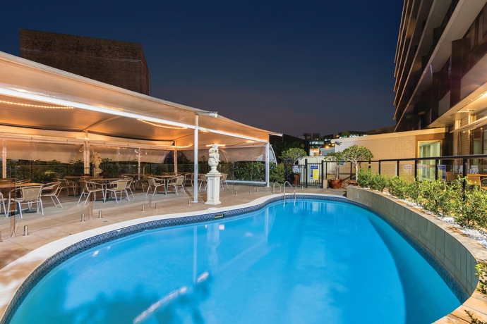 Imagen de la piscina del Hotel Mercure Newcastle. Foto 16