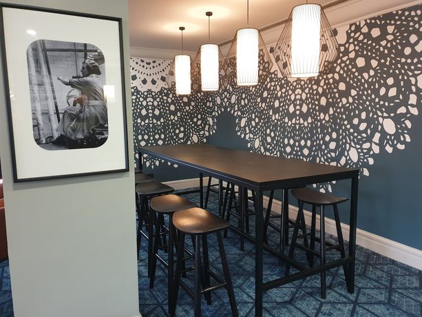 Imagen del bar/restaurante del Hotel Mercure Nottingham Sherwood. Foto 2