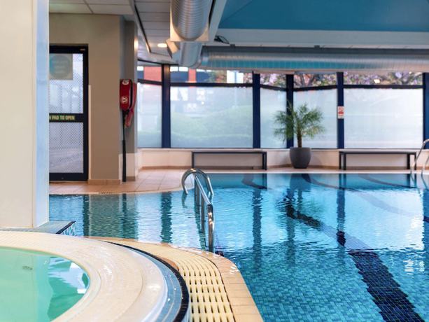 Imagen de la piscina del Hotel Mercure Nottingham Sherwood. Foto 20