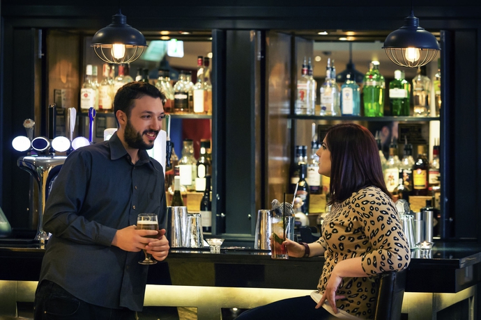 Imagen del bar/restaurante del Hotel Mercure Oxford Eastgate. Foto 4