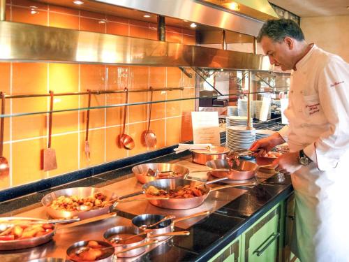 Imagen del bar/restaurante del Hotel Mercure Panorama Freiburg. Foto 12